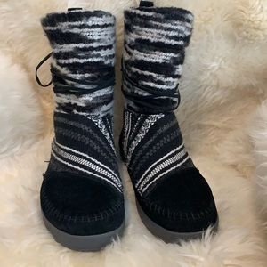 Toms Nepal boots